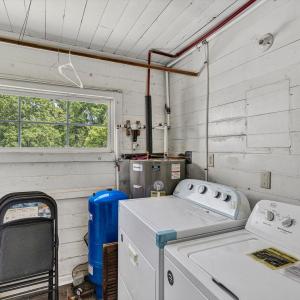 Farmhouse - Laundry Entry Lvl