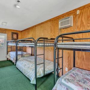 Guest Cabin - Bunked - Each with 2 Full