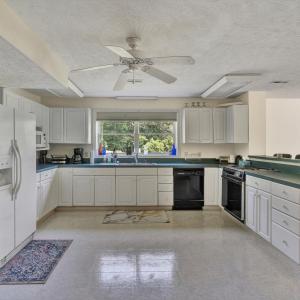 Main House - Kitchen01