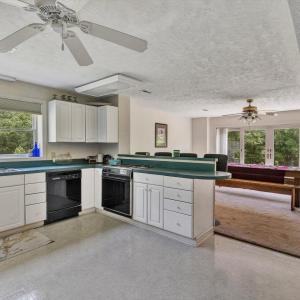 Main House - Kitchen02