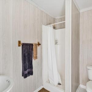 Guest Cabin - Full Bath #2