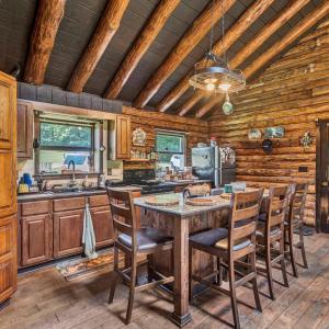 Cottage - Kitchen with Bar