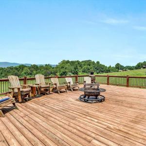 Cottage - Spacious Deck with Views