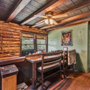 Cottage - Staircase to Lower