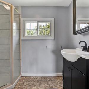 Farmhouse - Master Suite - Full Bath - U