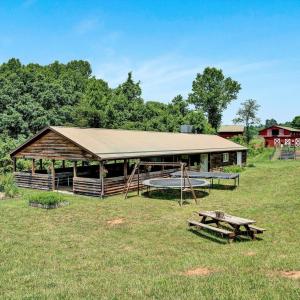 Huge Pavilion with Commercial Kitchen03
