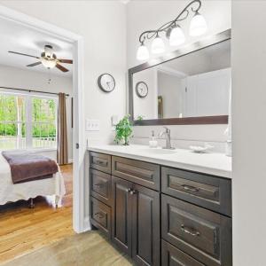 24-4133 Grove Hill Rd-24