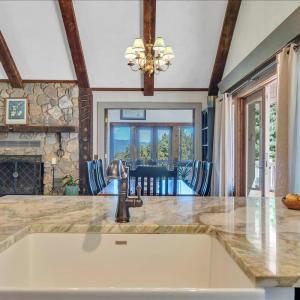 Kitchen to Dining & Great Rm