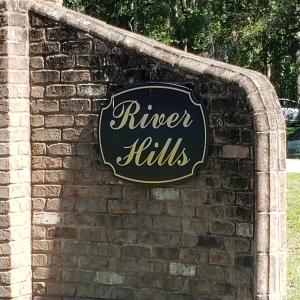 River Hills entry