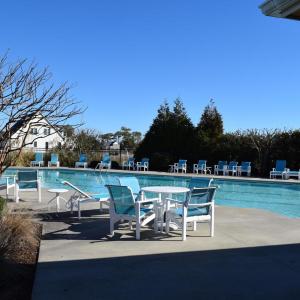 Mariners Pointe Poolview