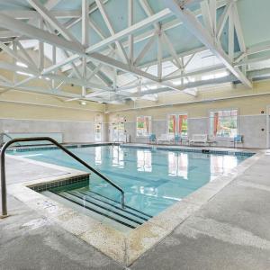 11 Wellness Center indoor pool