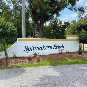 Spinnakers Reach entrance