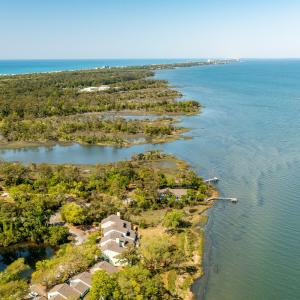 McGinnis Point West Court