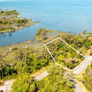 McGinnis Point West Court