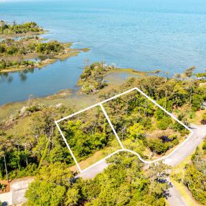 McGinnis Point West Court