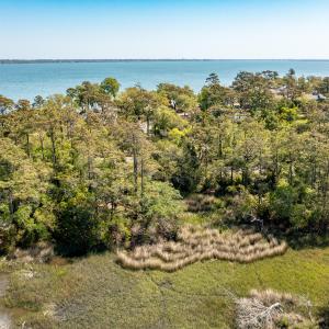 McGinnis Point West Court