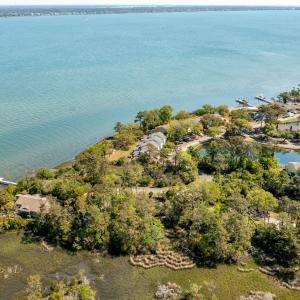 McGinnis Point West Court