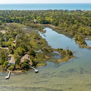 McGinnis Point West Court