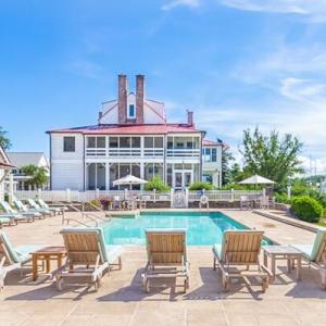 Harbor Club & Pool (Large)