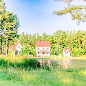 Lakehouse (Large)