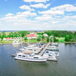 Marina & Club (Large)