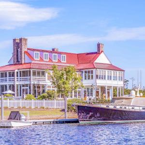 Harbor Club & Fuel DOck (Large)