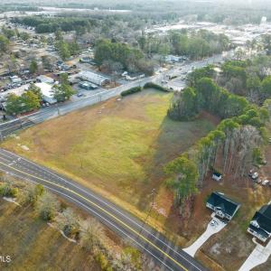 Northern Blvd with turn lane