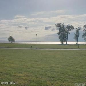 Front Lot 60