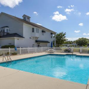 Clubhouse and Swimming pool