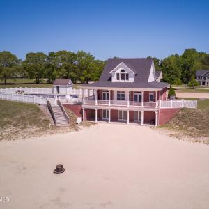 Clunhouse, Pool, Beach