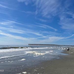 HoldenBeach2