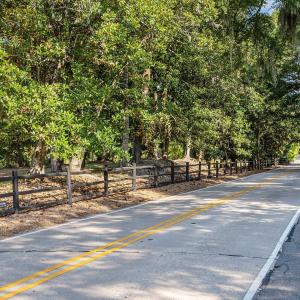 6 521 Airlie Listing