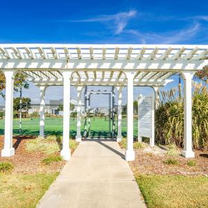 Community tennis and pickleball courts