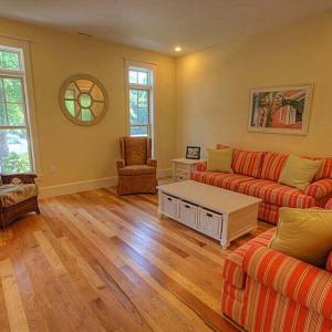 COTTAGES AT PRICES CREEK