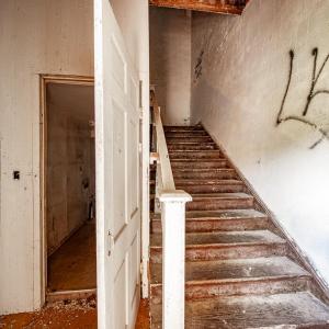 OldSchoolPICInsideschoolstaircase