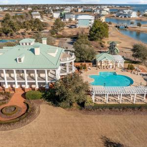 Clubhouse Pool