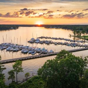 Albemarle_6-2022_Homes&Scenics1088