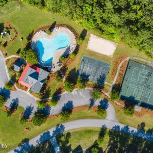 07 Clubhouse with pool and sports courts