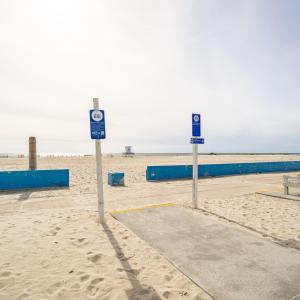Beach access at The Circle