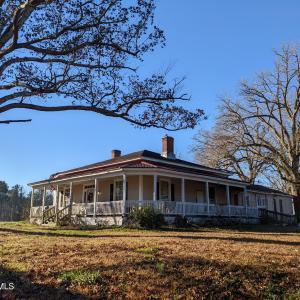 5824 Hwy 264 Alt farm house