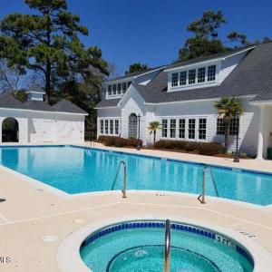 Hot tub & pool