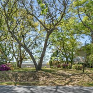 703 Shoreline Drive W