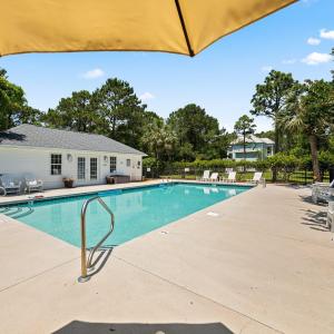 Clubhouse & Pool