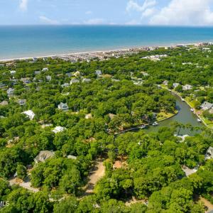 Enjoy the privacy of the canal
