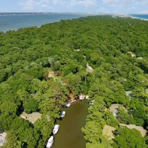 Proximity to both ocean and sound