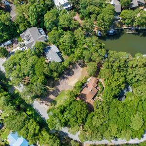 Enjoy the privacy of the canal