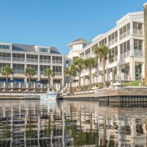 St James Marina Shopping