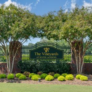 RLstockphotovineyardssign-1