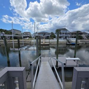 Dock%20with%20Boat%20Lift%201