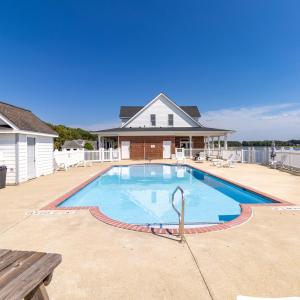 Clubhouse + Pool